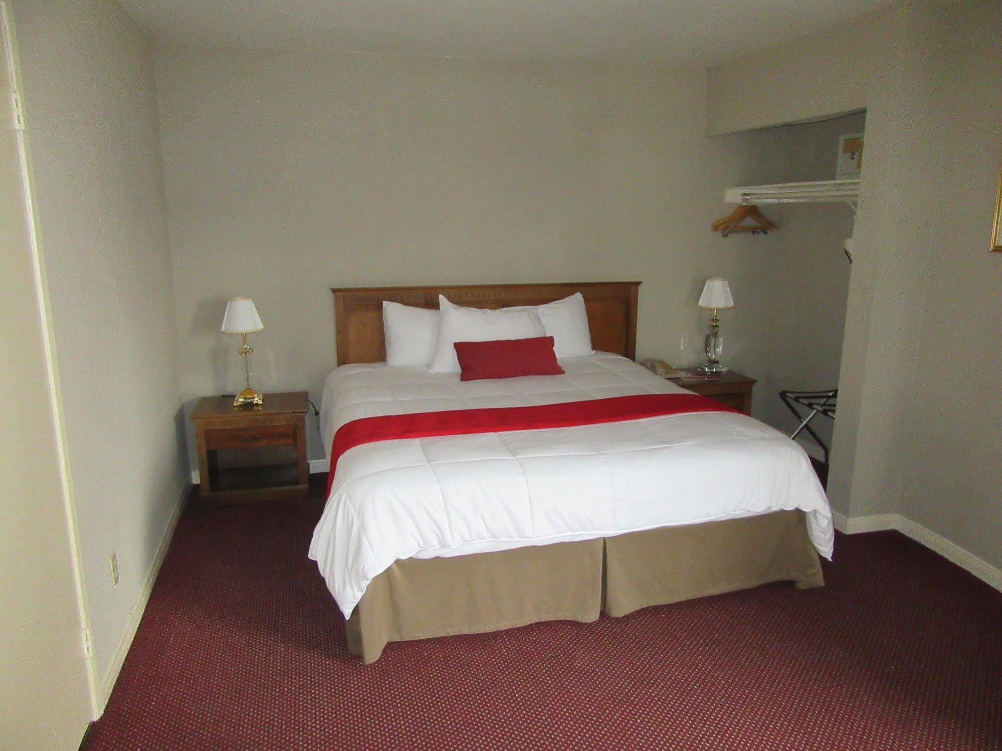Ramada By Wyndham Los Angeles/Wilshire Center Exterior photo