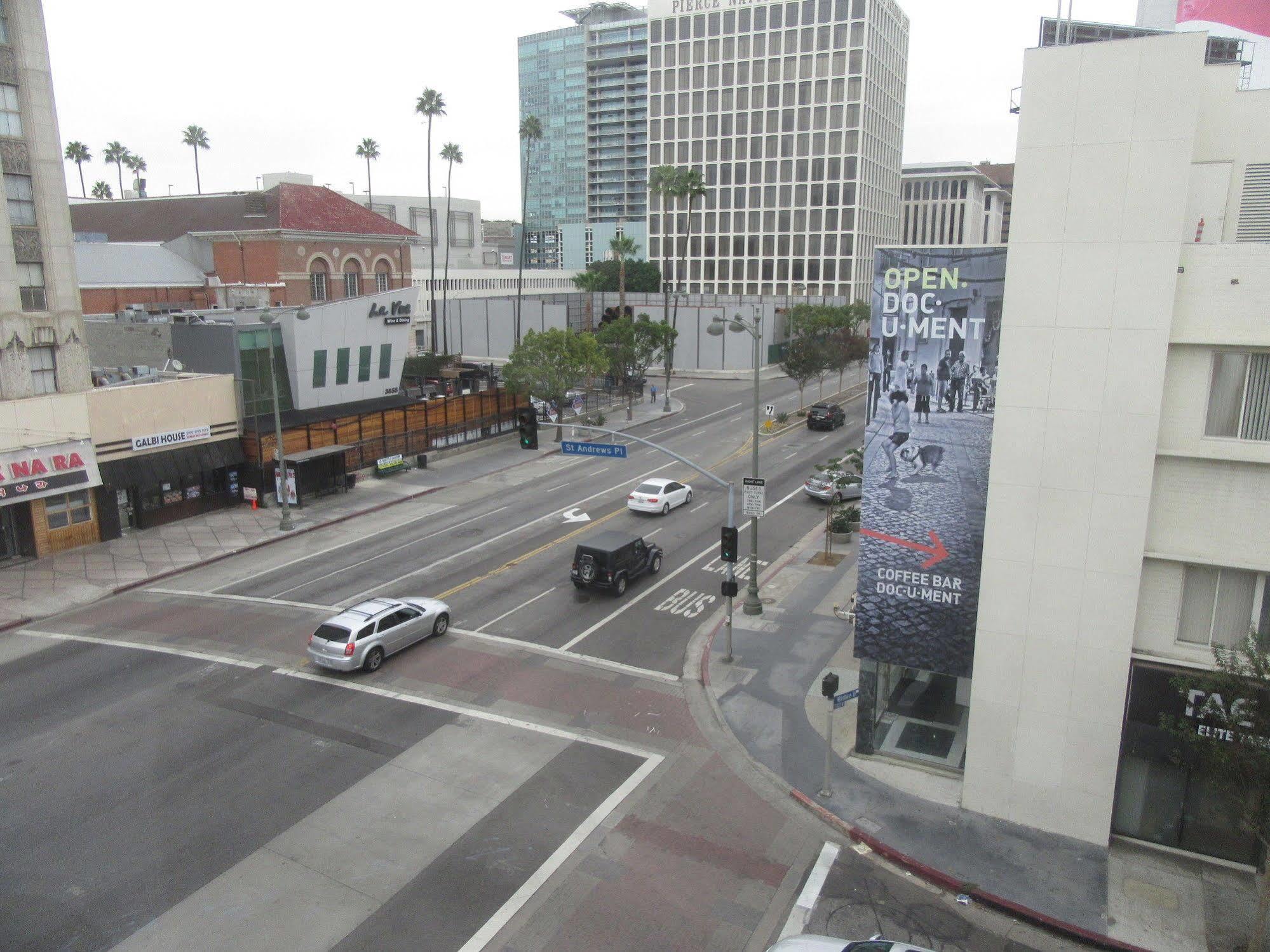 Ramada By Wyndham Los Angeles/Wilshire Center Exterior photo